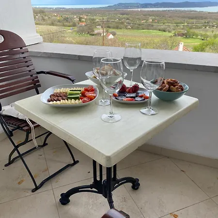 Kisleshegy Vendeghaz וילה בלטונודבארי